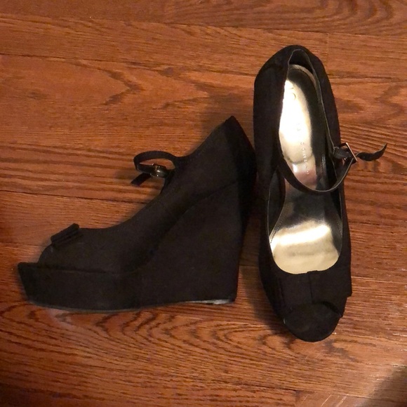 LC Lauren Conrad Black Bow Wedges - Picture 2 of 2